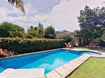Casa · 173m² · 5 Ambientes · 2 Cocheras · Venta Casas Fcio Varela Centro con Pileta