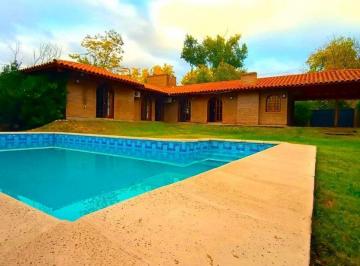 Casa · 229m² · 3 Ambientes · 2 Cocheras · Venta de Casa en Loteo Huerto del Sol II