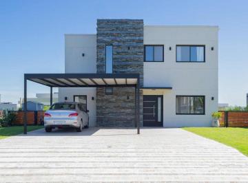 Casa · 148m² · 4 Ambientes · Casa en Venta San Felipe Canning con Piscina