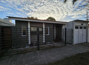 Casa · 150m² · 3 Ambientes · 1 Cochera · Casa en Venta - 2 Dorm. 1 Baño - Cochera - 380 m² - Santa Teresita