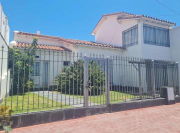 FRENTE · Venta de Increíble Casa en Zona Este de Mendoza