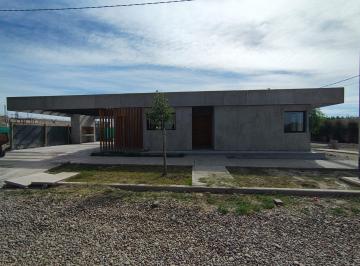 Casa de 5 ambientes, Maipú · Casa en Esquina con Jardín y Parrilla – Barrio Privado Vista Oliva, Maipú