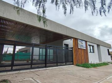 Casa de 5 ambientes, Maipú · Casa en Esquina con Jardín y Parrilla – Barrio Privado Vista Oliva, Maipú