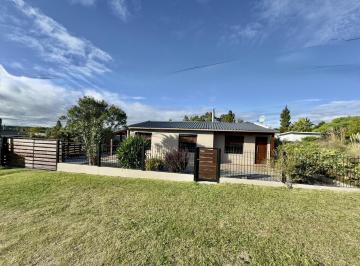 Casa · 132m² · 4 Ambientes · 1 Cochera · Colonia, Real de San Carlos - Venta de Casa de 3 Dorm., 2 Baños y Piscina