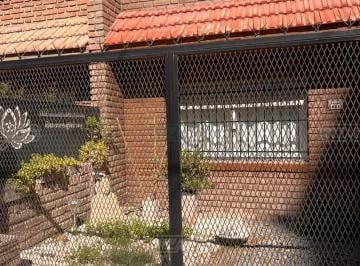 Casa · 130m² · 4 Ambientes · 1 Cochera · Casa en Venta en Neuquen Capital, Neuquén, Patagonia