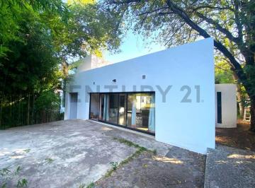 Casa · 150m² · 6 Ambientes · 2 Cocheras · Mendiolaza Centro 3 Dorm. 1200 m² de Terreno