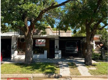 Casa · 375m² · 4 Ambientes · 1 Cochera · Casa a Reciclar en Venta en Los 4bv Reconquista