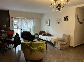 Departamento de 4 ambientes, Villa Luro · Departamento 4 Amb Mas Dep, Piso 4 C/frente Escalada 19 V. Luro