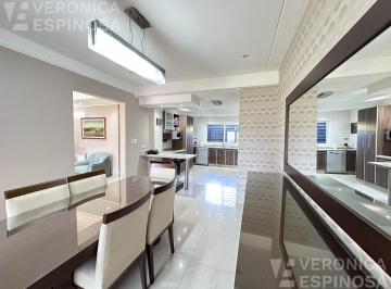 Casa · 381m² · 4 Ambientes · 2 Cocheras · Casa en Venta en Moron