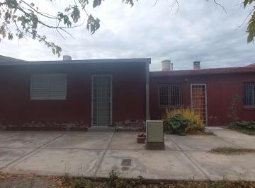 Casa de 3 ambientes, San Rafael · Casa de 2 Dorm. con Salon Comercial