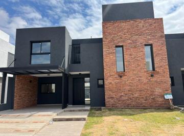 Casa · 124m² · 4 Ambientes · 1 Cochera · Dúplex en Venta en San Ignacio Village. 3 Dorm. con Pileta
