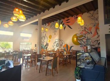 Local comercial · 220m² · Venta de Salón Comercial en Luzuriaga, Maipú