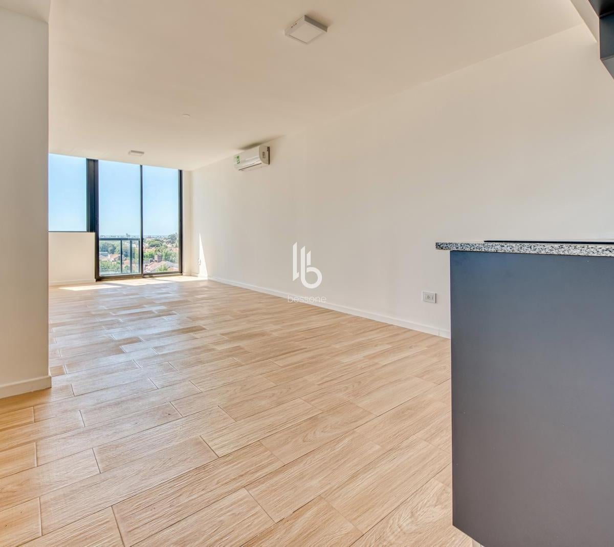 Un espacio para las ideas. Un proyecto único que integra un moderno y exclusivo local comercial con pisos de oficinas y estudios mixtos, bajo un concepto vanguardista, en una zona privilegiada de la c