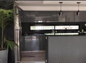 Casa · 285m² · 5 Ambientes · 1 Cochera · Casa en Venta - 4 Dorm. 4 Baños - 800 m² - Ezeiza, Buenos Aires