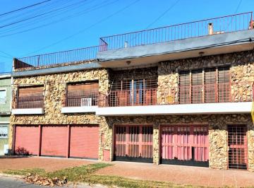 Casa · 220m² · 4 Ambientes · 4 Cocheras · Casa en Venta Barrio Cinco Esquinas