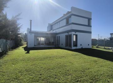 Casa de 5 ambientes, La Plata · Casa de 3 Dorm. con Cochera y Parque