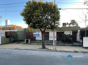 Casa · 221m² · 3 Dormitorios · 2 Cocheras · Cerro de Las Rosas Toda en Planta Baja