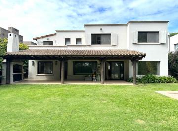 Casa · 270m² · 7 Ambientes · 1 Cochera · Conquipropiedades - Casa en Santa Barbara