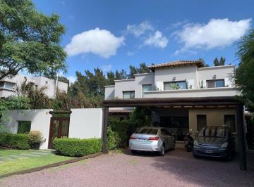 Casa · 270m² · 7 Ambientes · 1 Cochera · Conquipropiedades - Casa en Santa Barbara