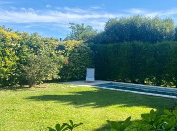 Casa · 115m² · 4 Ambientes · 1 Cochera · Venta de Casa de Dos Plantas en La Madrugada
