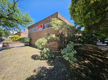 Casa · 215m² · 5 Ambientes · 1 Cochera · Parque Velez Sarsfield, Casa de 3 Dorm. en Venta a 1 Cuadra del Privado