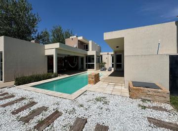 Casa · 149m² · 6 Ambientes · 2 Cocheras · Venta Casa - Puerto Roldan - Barrio Privado