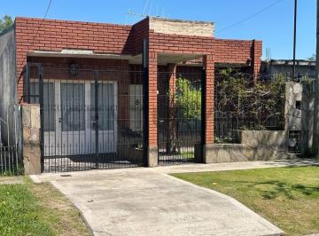 Casa · 210m² · 2 Ambientes · Casa en Venta con Parque en Berisso