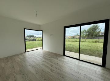 Casa · 228m² · 4 Ambientes · 4 Cocheras · Casa en San Sebastian
