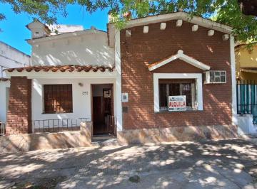 Casa de 8 ambientes, Rosario · Alquiler Casa Peru 681