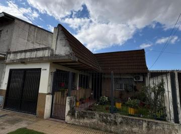 Casa · 273m² · 5 Ambientes · 1 Cochera · Casa en Lanús Este