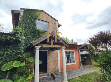 Casa · 150m² · 4 Ambientes · 3 Cocheras · Casa en Alquiler - Barrio Pellegrini - Villa Rosa