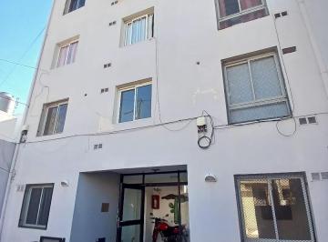Departamento · 35m² · 2 Ambientes · Impecable! 1 Dorm Barrio Guemes - Oportunidad Inversión!