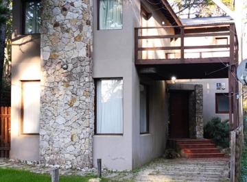 Casa · 175m² · 5 Ambientes · 2 Cocheras · Casa en Venta o Permuta. Retasada. Financiación. Impecable. Mar Azul.