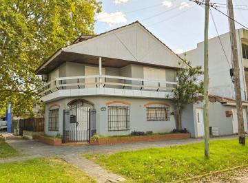 Casa · 100m² · 4 Ambientes · 1 Cochera · Casa en Venta Temperley Apta Credito