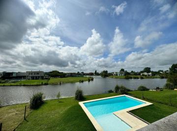 Casa · 182m² · 5 Ambientes · 2 Cocheras · Casa en Oportunidad a La Laguna con Gran Espejo de Agua en Canton Norte