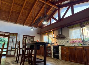 Casa · 330m² · 8 Ambientes · 2 Cocheras · Gran Casa en Mendiolaza
