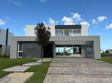 Casa · 194m² · 6 Ambientes · 4 Cocheras · Casa a Estrenar con Pileta Seis Ambientes en Costas