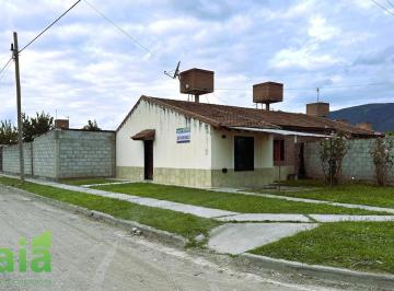 Casa · 72m² · 4 Ambientes · 1 Cochera · Casa en Barrio Los Pinares