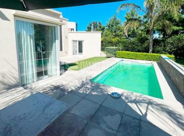 Casa · 140m² · 3 Ambientes · 2 Cocheras · Casa en Ayres Plaza