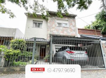 Casa · 146m² · 5 Ambientes · 1 Cochera · Casa 4 Dorm. Venta - Florida