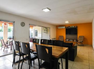 Casa · 84m² · 2 Ambientes · 2 Cocheras · Casa 1 Dormitorio 300 m² - Illia 325 - Funes | Venta