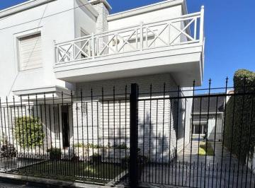 Casa · 300m² · 7 Ambientes · 1 Cochera · Alquiler Casa 3 Drmitorios - Echesortu