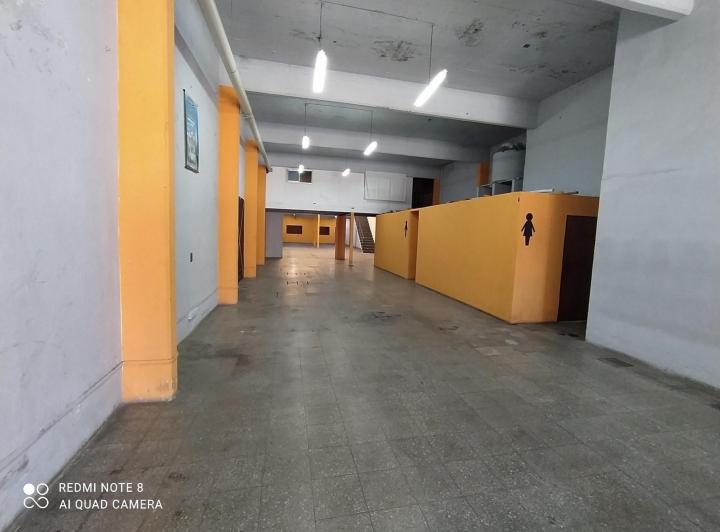 Local comercial · 730m²