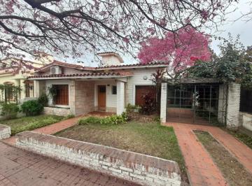 Casa · 150m² · 8 Ambientes · 1 Cochera · Casa 3 Dorm con Patio en Bajo Palermo