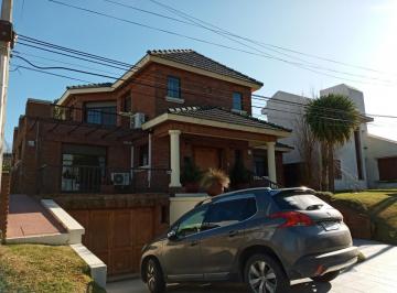Casa · 280m² · 5 Ambientes · 2 Cocheras · Casa - Colonia del Sacramento