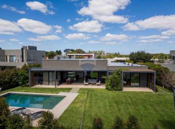 Casa · 176m² · 5 Ambientes · 4 Cocheras · Alquiler Casa 4 Dorm Haras Santa Maria