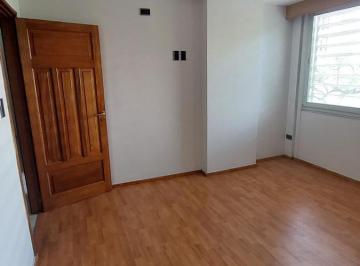 Oficina comercial · 60m² · 5 Ambientes · Oficina en Frente a Cañada Impecable! con Cocina