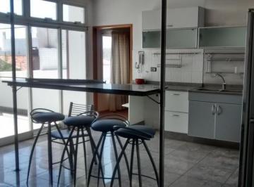 Casa · 292m² · 4 Ambientes · 1 Cochera · Vivienda en Planta Alta con Local en Planta Baja