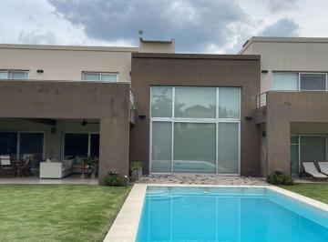 Casa · 400m² · 7 Ambientes · 2 Cocheras · Alquiler de Casa 7 Ambientes Barrio Buenos Aires Golf