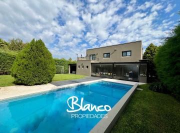 Casa · 205m² · 4 Ambientes · 1 Cochera · Casa en Alquiler en Acacias Blancas, Maquinista F. Savio, Escobar